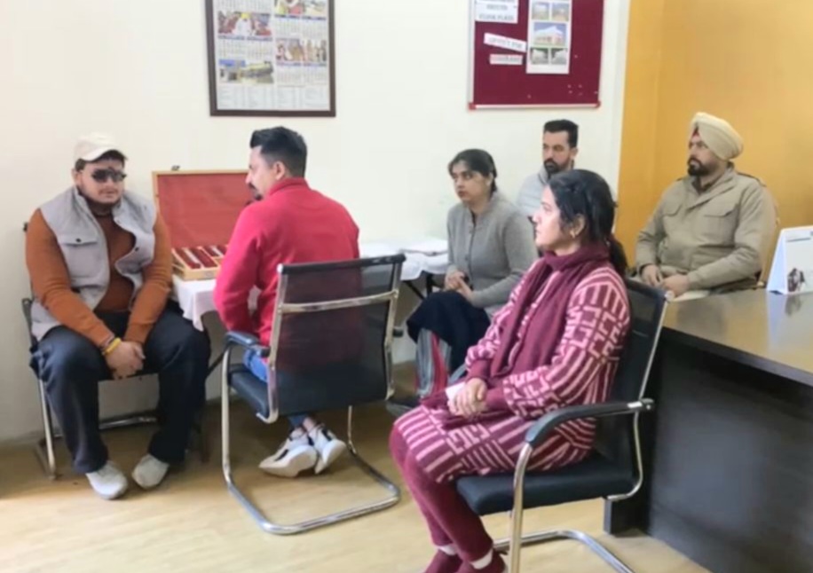 सड़क सुरक्षा गतिविधियों के तहत चालकों की आंखों की जांच के लिए कैंप लगाया गया